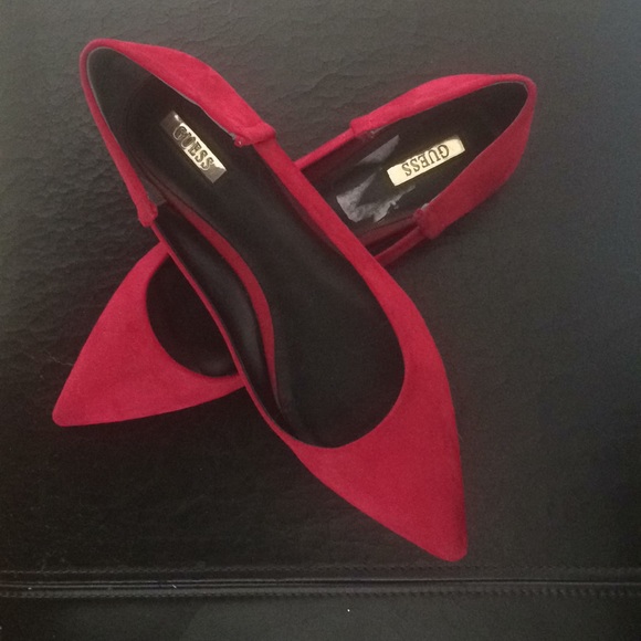 Guess New Red 9 Suede Pointy Flats - Picture 2 of 6